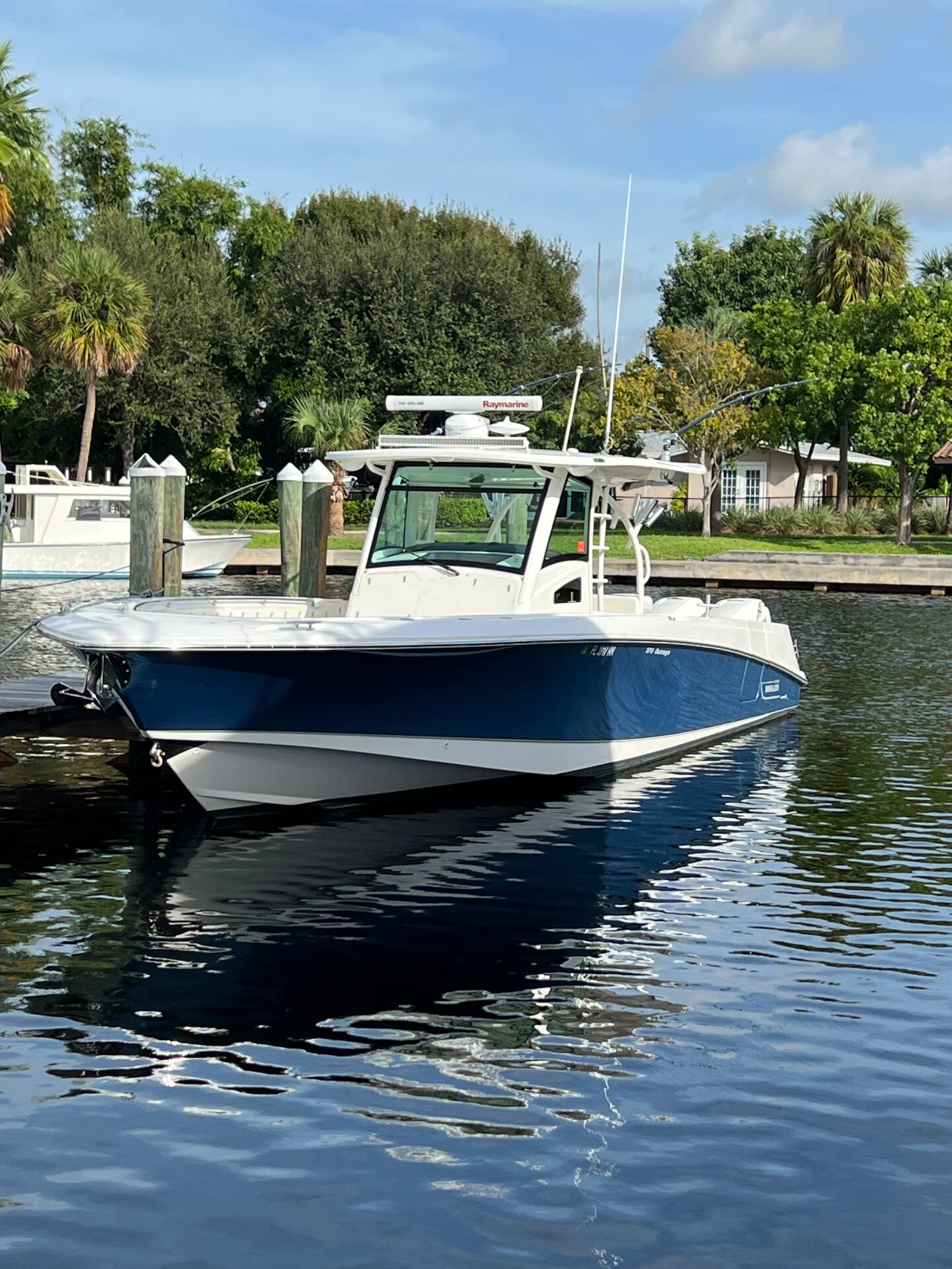 2016 Boston Whaler Boston Whaler 370 Outrage for sale thumbnail 3